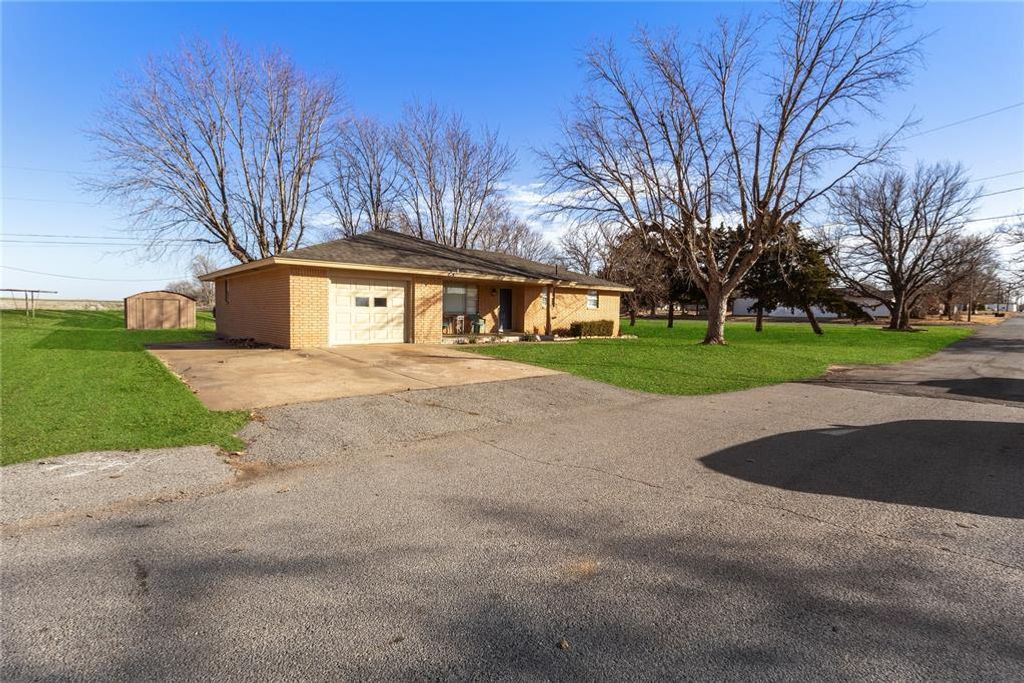 406 N Reimer, Corn, OK 73024