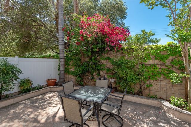 349 Scanno Drive, Oak Park, CA 91377