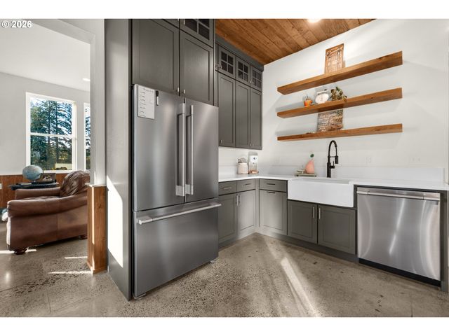 101 Sw JUNIPER Ave, Warrenton, OR 97146