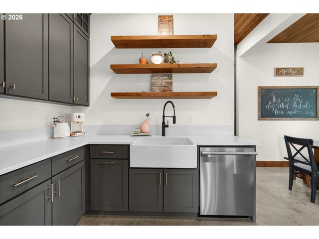 101 Sw JUNIPER Ave, Warrenton, OR 97146