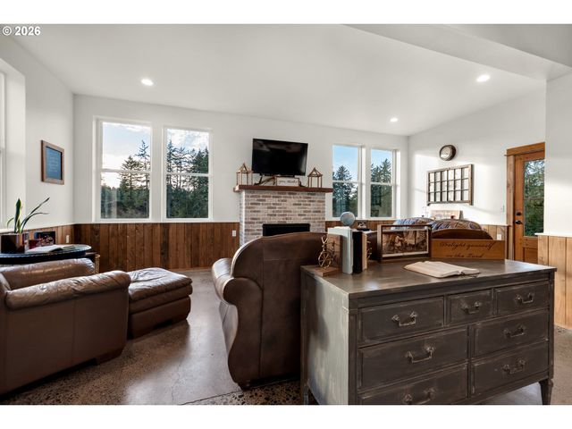 101 Sw JUNIPER Ave, Warrenton, OR 97146