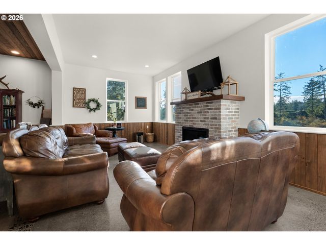 101 Sw JUNIPER Ave, Warrenton, OR 97146