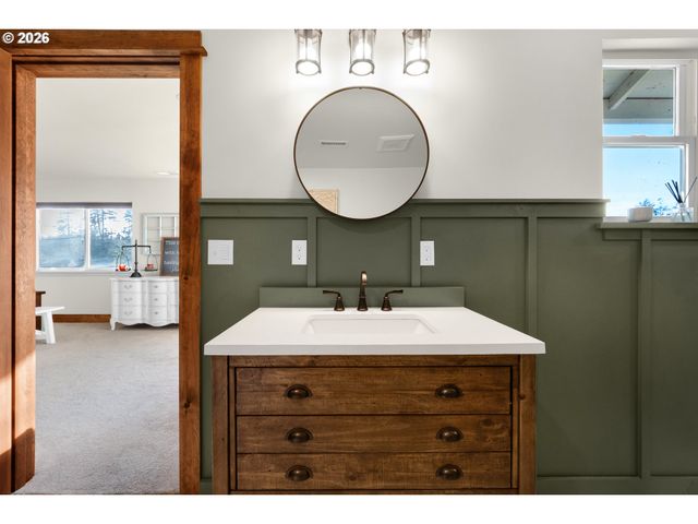 101 Sw JUNIPER Ave, Warrenton, OR 97146