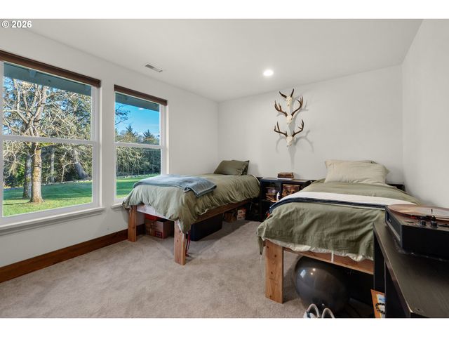 101 Sw JUNIPER Ave, Warrenton, OR 97146