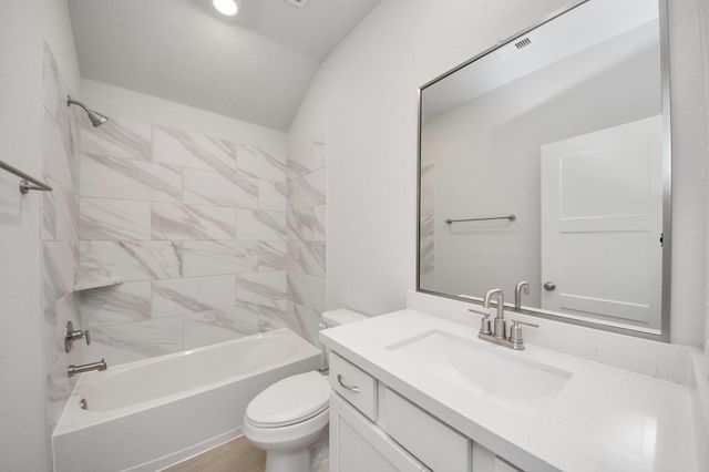 225 Orchard Laurel Drive, Alvin, TX 77511