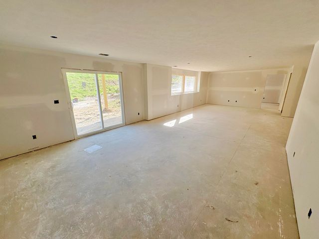 8332 Kettle Oak Drive SE, Alto, MI 49302