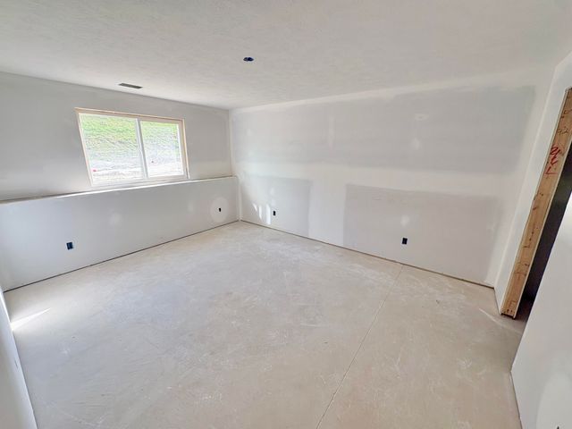 8332 Kettle Oak Drive SE, Alto, MI 49302