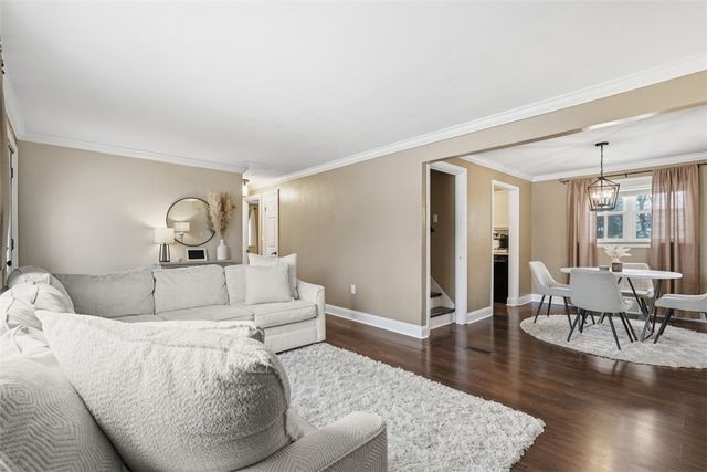 5386 Pennsylvania S, Bethel Park, PA 15102