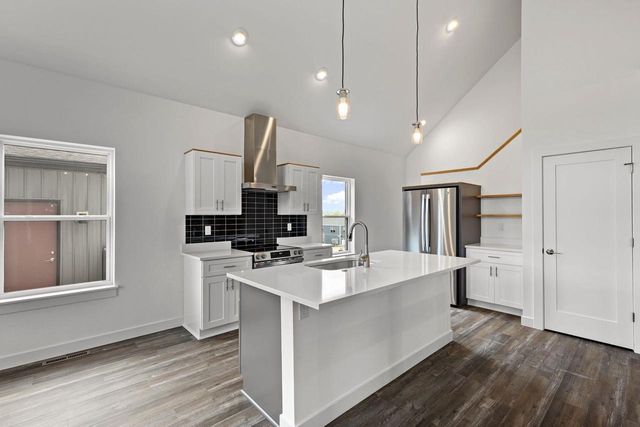 129 Lupine Avenue, Poynette, WI 53955