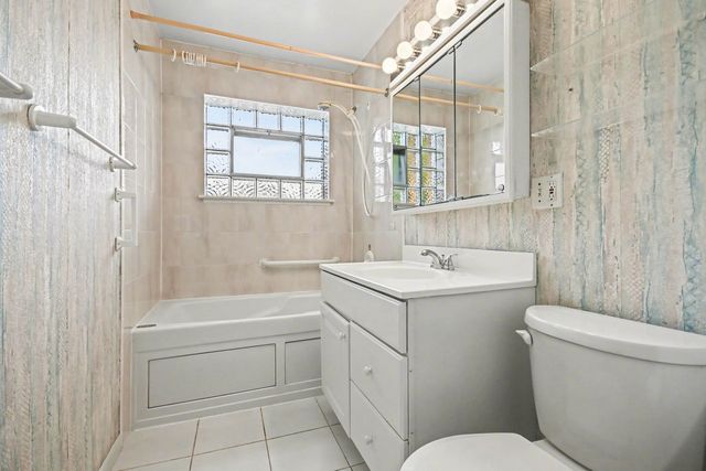 1S165 Buttercup Lane, Villa Park, IL 60181