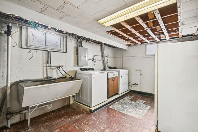 1S165 Buttercup Lane, Villa Park, IL 60181