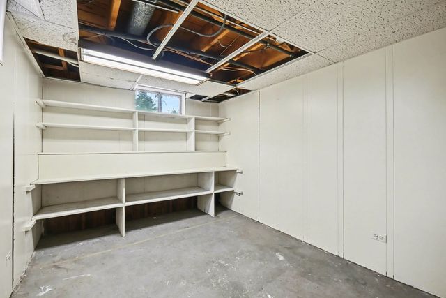 1S165 Buttercup Lane, Villa Park, IL 60181