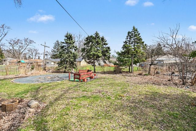 1S165 Buttercup Lane, Villa Park, IL 60181