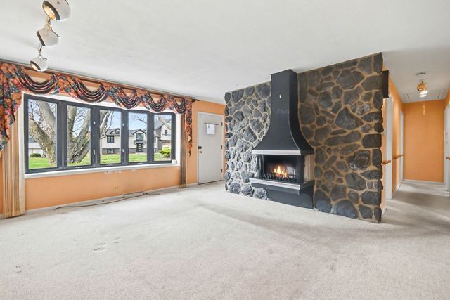 1S165 Buttercup Lane, Villa Park, IL 60181