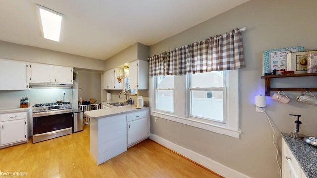 298 Broadacre Avenue, Clawson, MI 48017