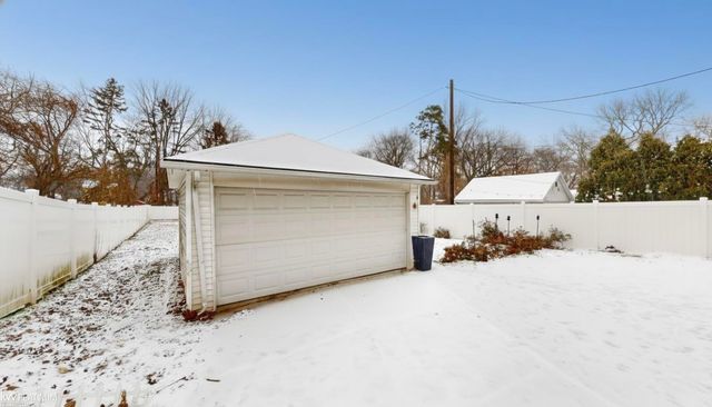 298 Broadacre Avenue, Clawson, MI 48017