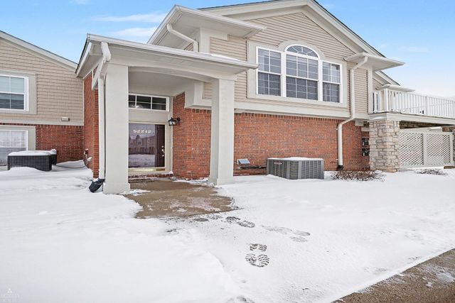 52212 Naugatuck Street, Macomb Twp, MI 48042