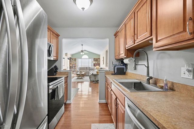 52212 Naugatuck Street, Macomb Twp, MI 48042