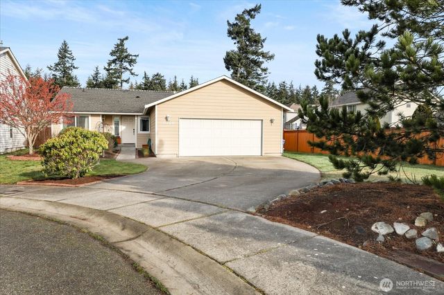 1020 NW 14th Way, Oak Harbor, WA 98277