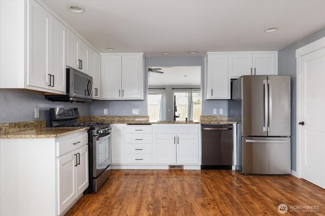 1020 NW 14th Way, Oak Harbor, WA 98277