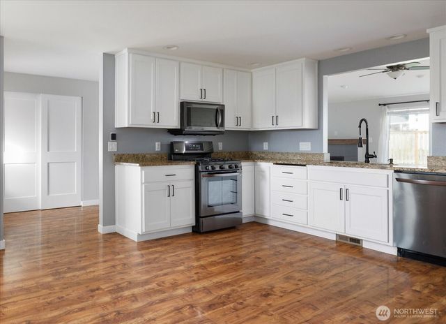 1020 NW 14th Way, Oak Harbor, WA 98277