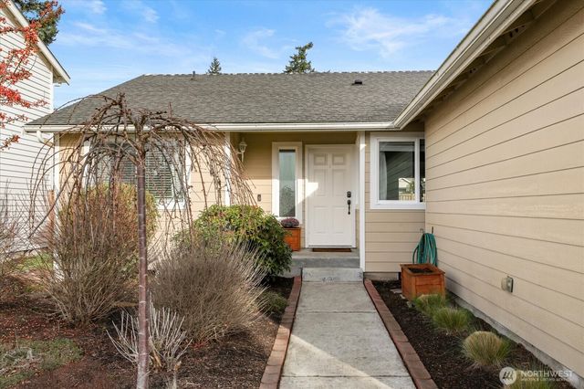 1020 NW 14th Way, Oak Harbor, WA 98277