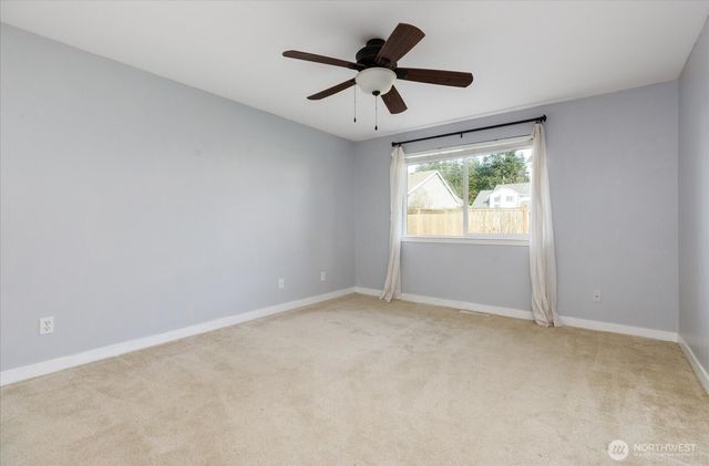 1020 NW 14th Way, Oak Harbor, WA 98277