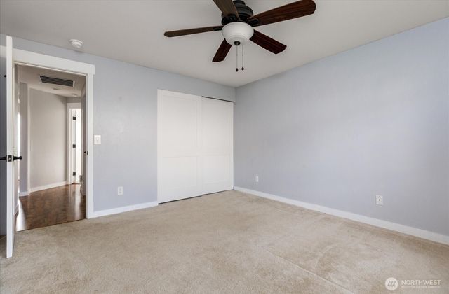 1020 NW 14th Way, Oak Harbor, WA 98277