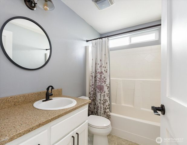 1020 NW 14th Way, Oak Harbor, WA 98277