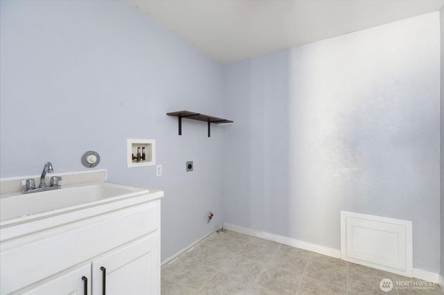 1020 NW 14th Way, Oak Harbor, WA 98277