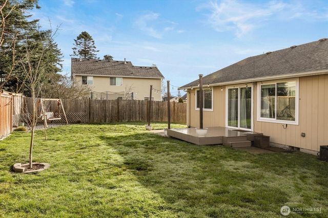 1020 NW 14th Way, Oak Harbor, WA 98277