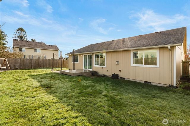 1020 NW 14th Way, Oak Harbor, WA 98277