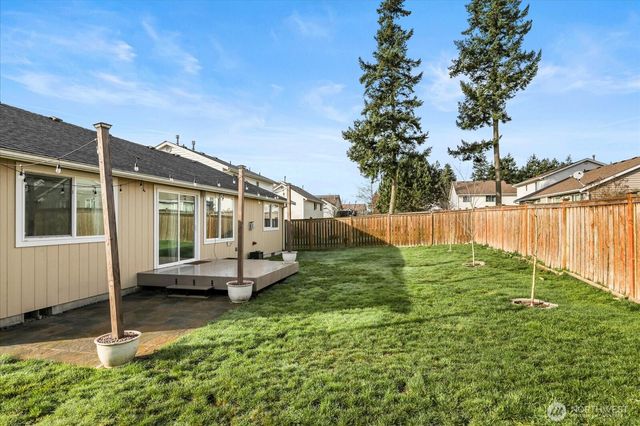 1020 NW 14th Way, Oak Harbor, WA 98277