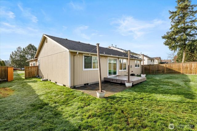 1020 NW 14th Way, Oak Harbor, WA 98277