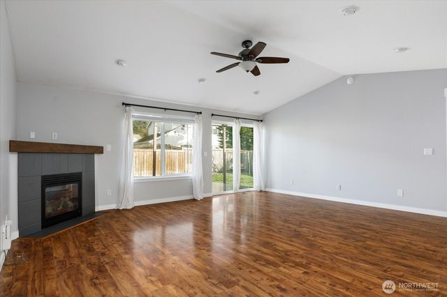 1020 NW 14th Way, Oak Harbor, WA 98277