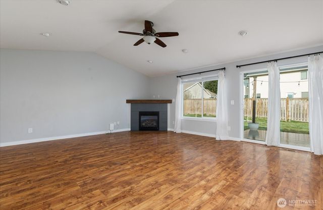 1020 NW 14th Way, Oak Harbor, WA 98277