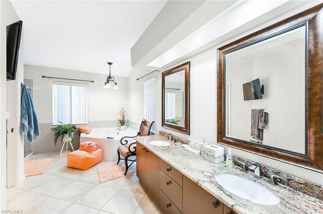 589 Lambton LN, Naples, FL 34104