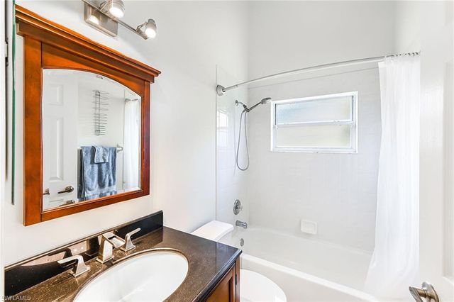 589 Lambton LN, Naples, FL 34104