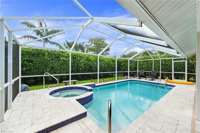 589 Lambton LN, Naples, FL 34104