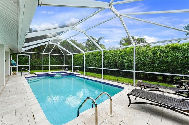 589 Lambton LN, Naples, FL 34104