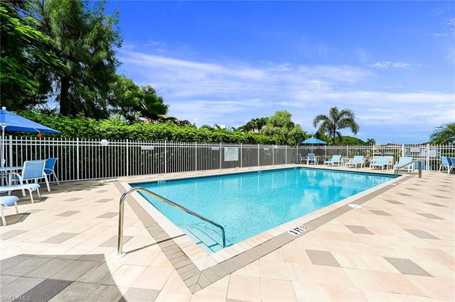589 Lambton LN, Naples, FL 34104