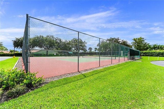 589 Lambton LN, Naples, FL 34104