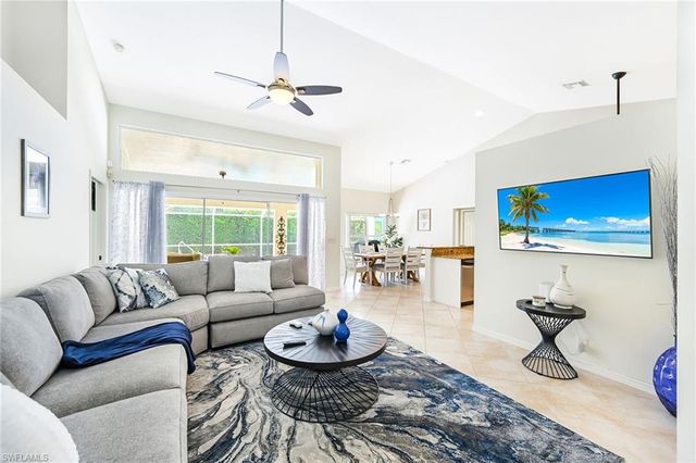 589 Lambton LN, Naples, FL 34104