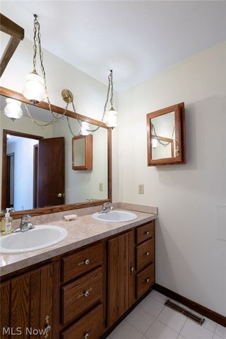 495 Cahoon Road, Bay Village, OH 44140