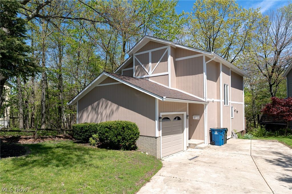 495 Cahoon Road, Bay Village, OH 44140