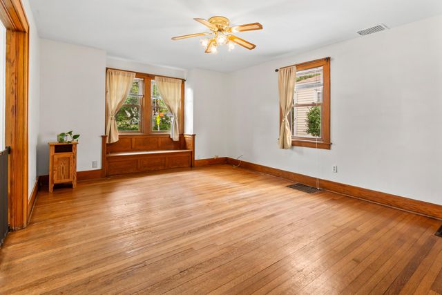 1511 N BROADWAY, Council Bluffs, IA 51503
