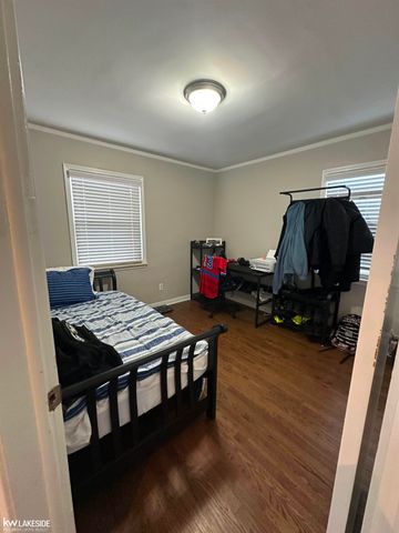 21443 Arrowhead Street, Saint Clair Shores, MI 48082