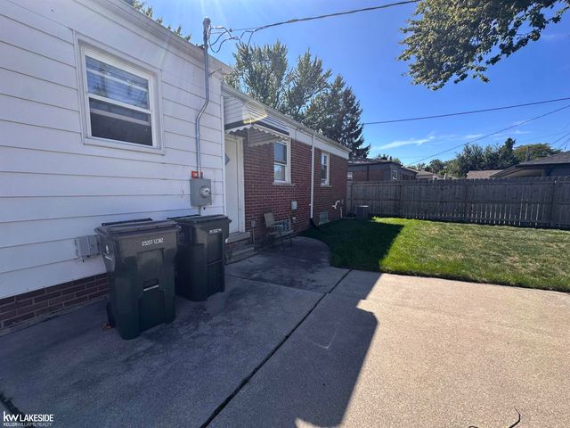 21443 Arrowhead Street, Saint Clair Shores, MI 48082