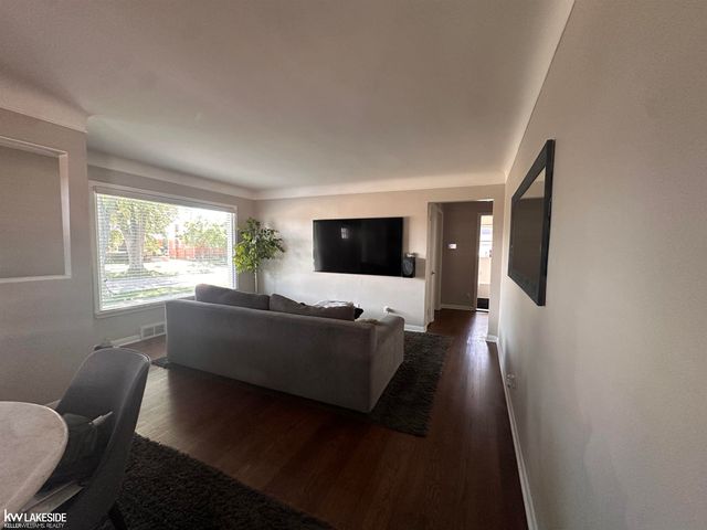 21443 Arrowhead Street, Saint Clair Shores, MI 48082