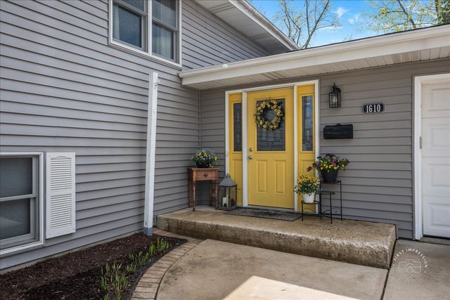 1610 Heather Drive, Aurora, IL 60506